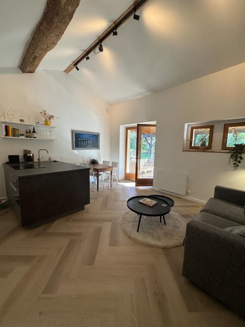 TV and multimedia, Kitchen or kitchenette, Living room