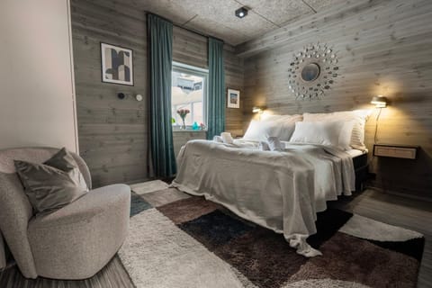 Bed, Living room, Photo of the whole room, Bedroom