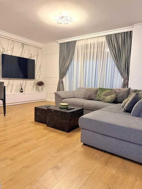 Communal lounge/ TV room, TV and multimedia, Living room, Seating area, Evening entertainment