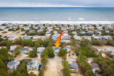 Whalehead Gem with Pool Hot Tub Steps to Beach House in Corolla