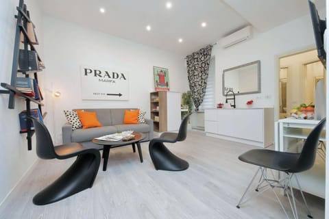 Restaurant/places to eat, Living room, Dining area, kitchen, air conditioner