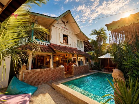 Property building, Pool view