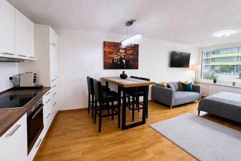 Kitchen or kitchenette, Living room, Seating area, Dining area