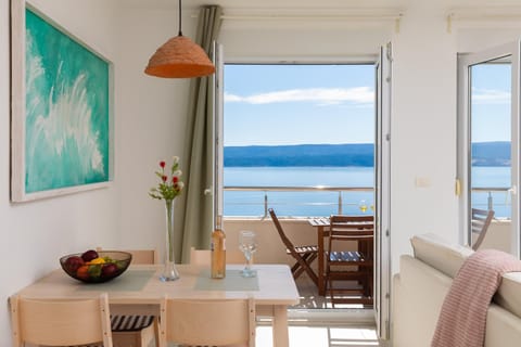 Natural landscape, View (from property/room), Balcony/Terrace, Living room, Seating area, Dining area, Sea view