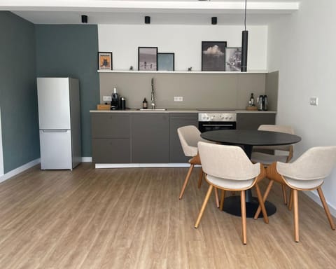 Kitchen or kitchenette, Dining area, kitchen