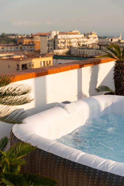 Day, Natural landscape, Hot Tub, View (from property/room), Balcony/Terrace, Pool view, Swimming pool, sunbed