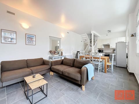 Kitchen or kitchenette, Living room, Dining area