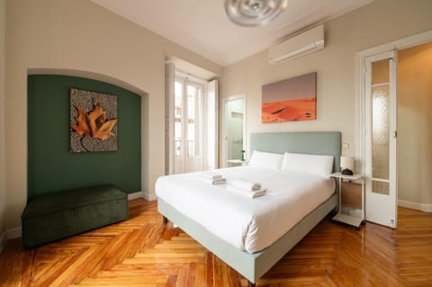 Bed, Photo of the whole room, Bedroom, towels, wardrobe