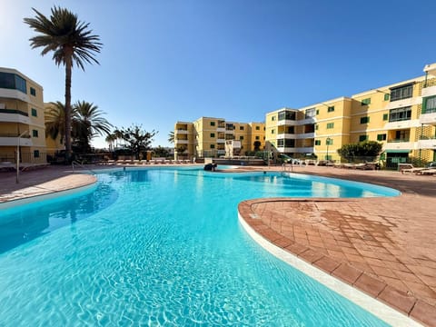 Day, Pool view, Swimming pool, Location, sunbed