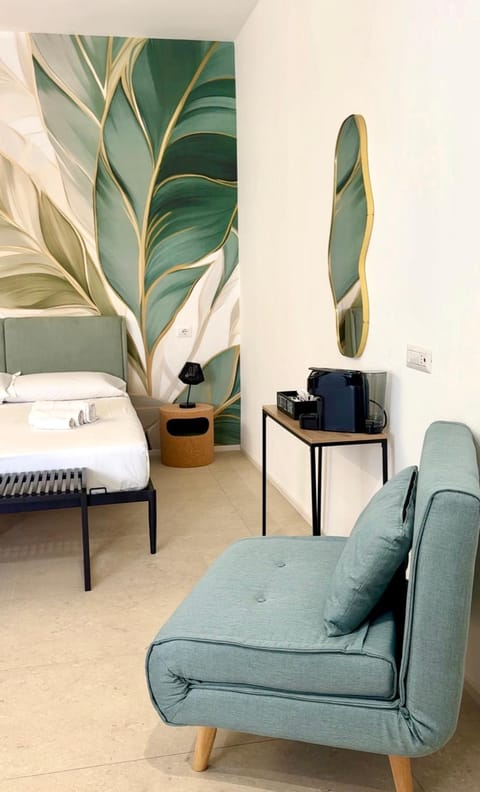 Bed, Coffee/tea facilities, towels, air conditioner