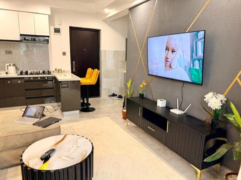 TV and multimedia, Living room, Seating area, Dining area