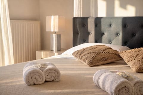 Bed, Photo of the whole room, Bedroom, towels