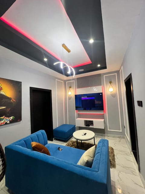 Communal lounge/ TV room, TV and multimedia, Living room, Seating area, Evening entertainment