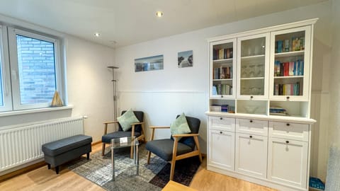 Library, Living room, Seating area