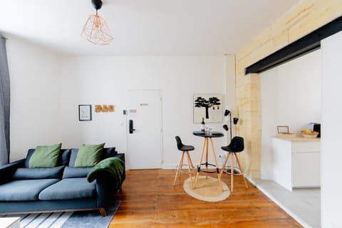Kitchen or kitchenette, Living room