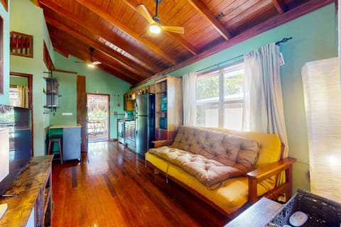 Bungalow Bobo House in Stann Creek District