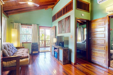 Bungalow Bobo House in Stann Creek District