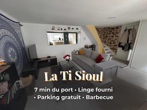 Communal lounge/ TV room, Property logo or sign, Text overlay