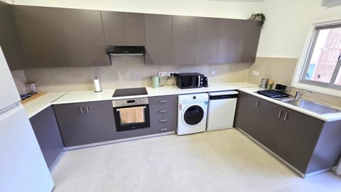 Kitchen or kitchenette, stove, washing machine