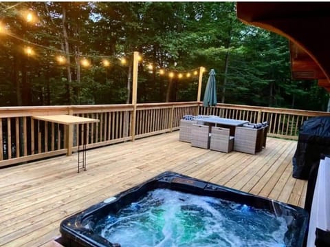 Patio, Hot Tub, Dining area