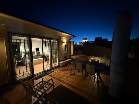 Property building, Patio, Nearby landmark, Night, View (from property/room), Balcony/Terrace, Balcony/Terrace, Living room, Seating area, Dining area, Landmark view, Landmark view