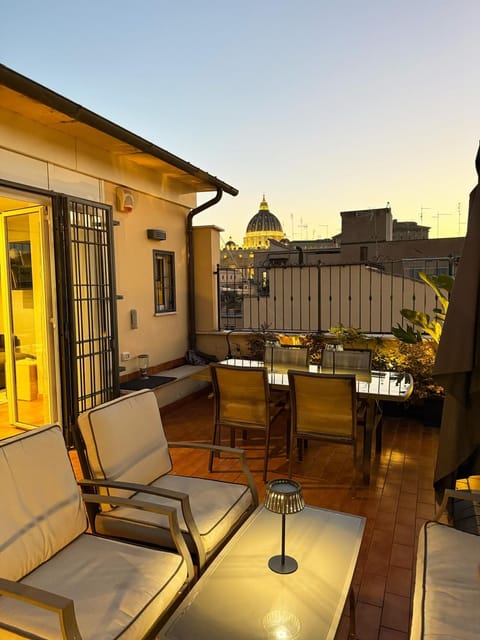 Patio, Nearby landmark, View (from property/room), Balcony/Terrace, Balcony/Terrace, Seating area, Dining area, City view, City view, Landmark view, Sunset