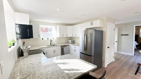 1 Bedroom Downtown Apartment Apartment in Andrews