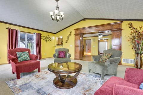 6 Mi to Rickenbacker Airport! Columbus Area Home House in Ohio