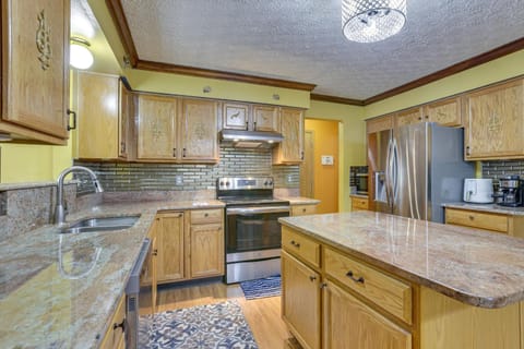 6 Mi to Rickenbacker Airport! Columbus Area Home House in Ohio