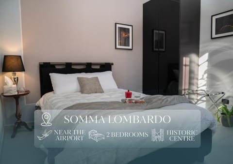 Bedroom, Text overlay, towels