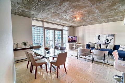 TV and multimedia, Living room, Seating area, Dining area