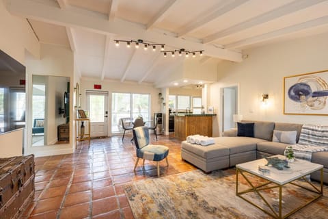 Cozy 3-bedroom house on the river House in Lauderdale Isles