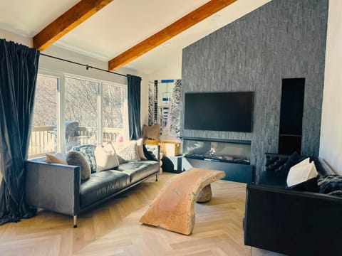 West Vail Gem 3BR 3Bath with Free Shuttle House in Vail