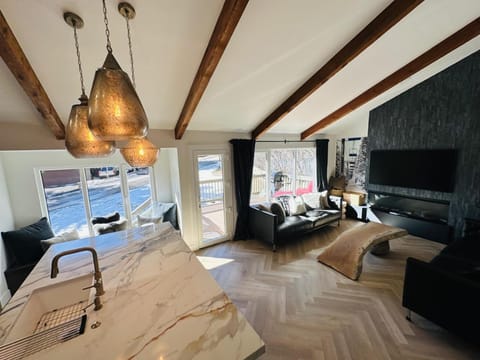 West Vail Gem 3BR 3Bath with Free Shuttle House in Vail