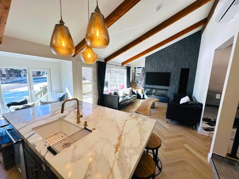 West Vail Gem 3BR 3Bath with Free Shuttle House in Vail