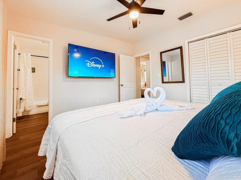 Spacious 4BR w Pool Near Legoland Game Room Villa in Winter Haven