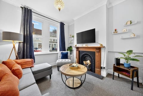 Communal lounge/ TV room, TV and multimedia, Living room, Seating area