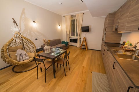 TV and multimedia, Kitchen or kitchenette, Living room, Seating area, Dining area