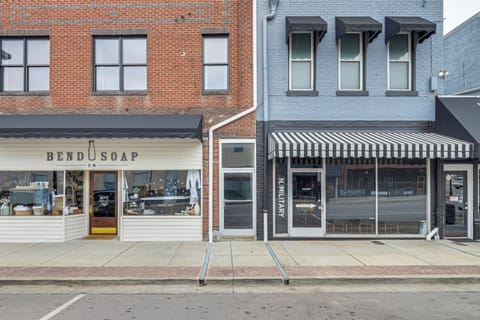 On Dtwn Square! Chic Lawrenceburg Condo with Balcony Apartment in Tennessee