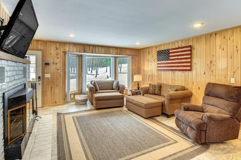 Waterfront Leech Lake Cabin with Boat Dock and Lift Cabin in Leech Lake