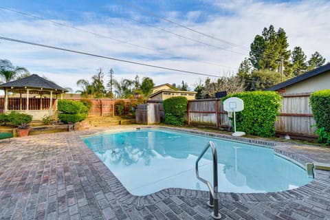 5 Mi to Fresno State Family Gem with Backyard Oasis House in Fresno