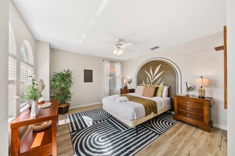 Spacious BellaVida Resort Pool Home House in Lake Berkley