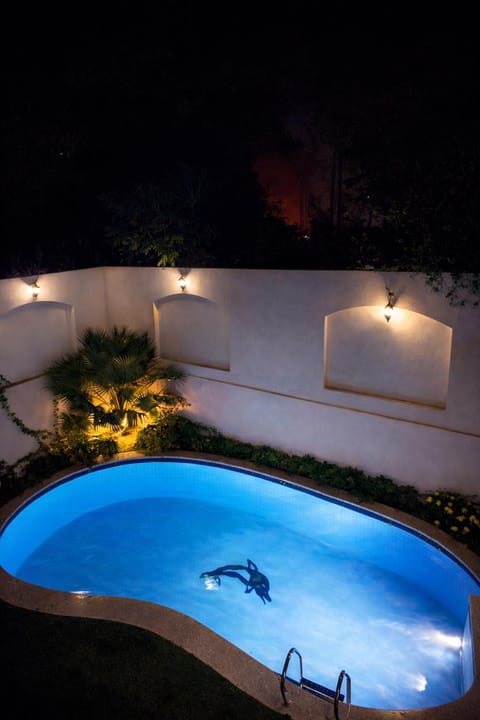 Swimming pool