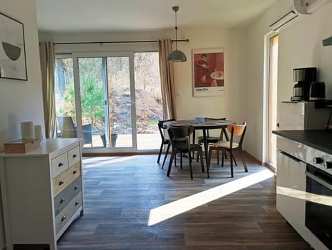 Seating area, Family, kitchen