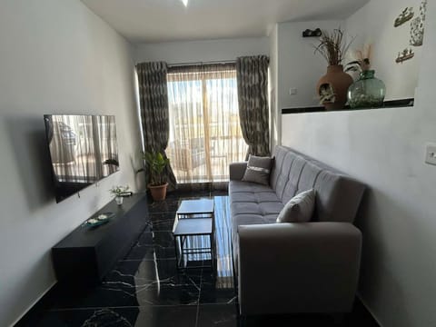 Communal lounge/ TV room, TV and multimedia, Living room, Seating area, Evening entertainment