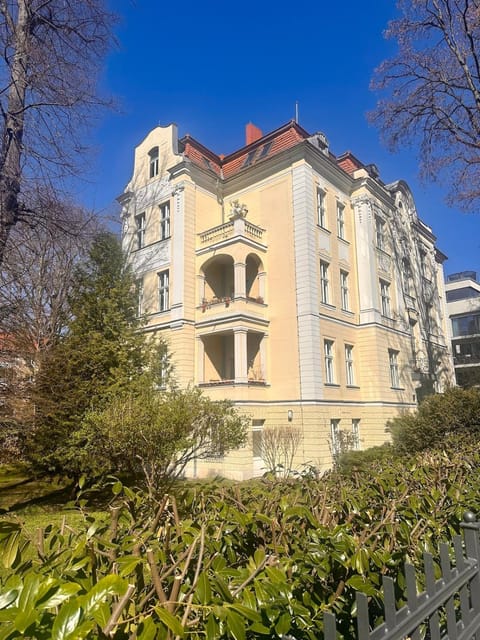 Property building, Day, Garden