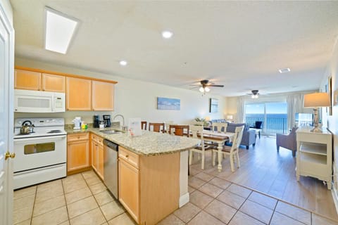 Kitchen or kitchenette, Dining area, oven, stove, toaster