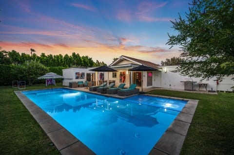Property building, Garden view, Pool view, Swimming pool, Sunset