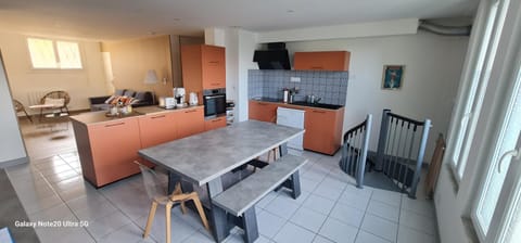 Kitchen or kitchenette, Dining area, dishwasher, oven, stove