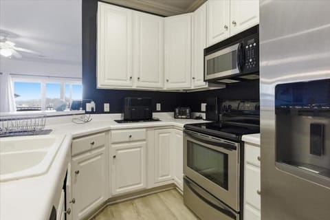 Kitchen or kitchenette, kitchen